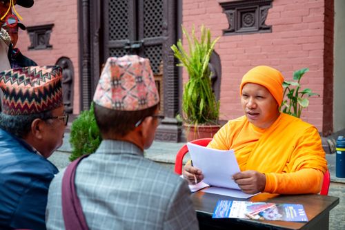 ภาพ No.209835:วันที่ 28 กุมภาพันธ์ พ.ศ.2568 พิธีเปิดโครงการบวชสามเณร พิธีถวายไทยธรรม พิธีขอขมามอบผ้าไตร  ณ เมืองปาตัน ประเทศเนปาล