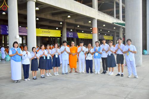 ภาพ No.219340:บรรยากาศการเดินทางเข้าวัดพระธรรมกาย , การต้อนรับปฏิสันถาร , การฉันภัตตาหารเช้า , การลงทะเบียนพระสังฆาธิการ  เนื่องในวันคุ้มครองโลก พิธีถวายมหาสังฆทานคณะสงฆ์ 40,000 กว่าวัดทั่วประเทศ ณ วัดพระธรรมกาย