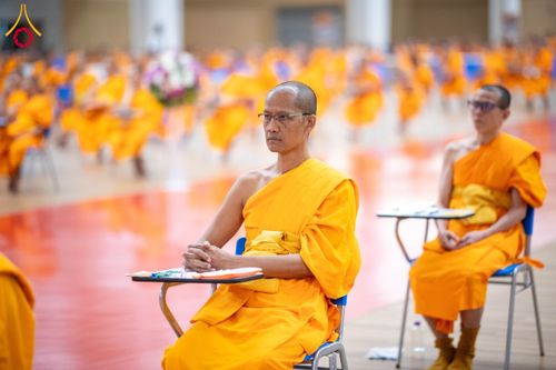 ภาพ No.208849:พระบาทสมเด็จพระเจ้าอยู่หัวทรงพระกรุณาโปรดเกล้าฯ พระราชทานภัตตาหารพระราชทาน แด่พระภิกษุ สามเณร ในการสอบบาลีสนามหลวง ณ วัดพระธรรมกาย วันที่ 22 กุมภาพันธ์ พ.ศ. 2568 ณ วัดพระธรรมกาย อำเภอคลองหลวง จังหวัดปทุมธานี