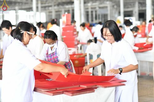 ภาพ No.210939:วันที่ 15 มีนาคม พ.ศ. 2568  บุญบรรจุกล่องไทยธรรม เพื่อถวายแด่พระสังฆาธิการ 40,000 กว่าวัดทั่วไทย ในวันคุ้มครองโลก 22 เมษายน พ.ศ. 2568