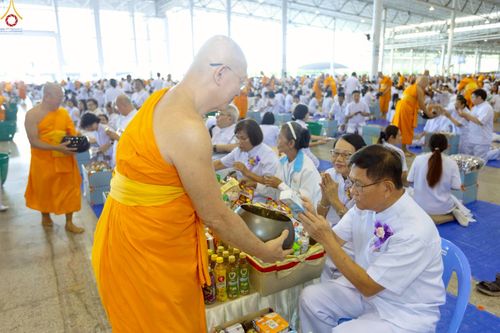 ภาพ No.263938:วันอาทิตย์ที่ 2 พฤศจิกายน พ.ศ. 2568 พิธีตักบาตรอาทิตย์ต้นเดือน ณ บ้านแก้วเรือนทองคุณยายฯ วัดพระธรรมกาย