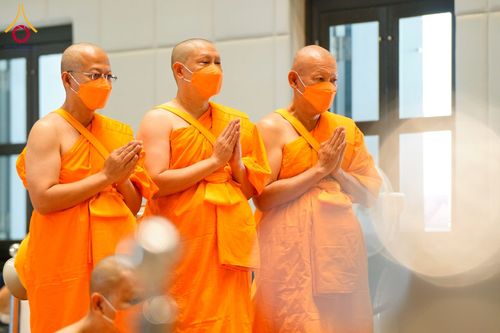 ภาพ No.62177:พิธีอุปสมบทในโครงการอุปสมบทหมู่ บูชาธรรมหลวงพ่อธัมมชโย พ.ศ.2567 ณ อุโบสถ วัดพระธรรมกาย จ.ปทุมธานี วันที่ 13-15 เมษายน พ.ศ. 2567