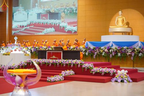 ภาพ No.177641:พิธีตักบาตรและพิธีบูชาข้าวพระ ในวันอาทิตย์ต้นเดือนที่ 1 ธันวาคม พ.ศ. 2567 ณ สภาธรรมกายสากล วัดพระธรรมกาย