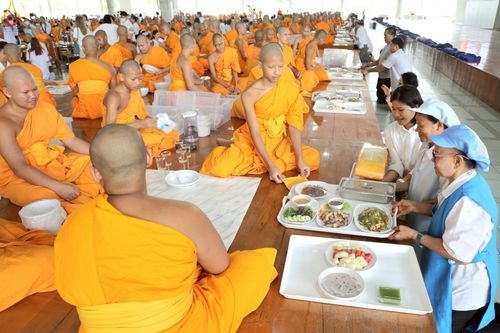 ภาพ No.229743:วันที่ 25 มิถุนายน พ.ศ. 2568 (แรม 15 ค่ำ เดือน 7) พิธีบุพเปตพลี ครั้งที่ 166 ร่วมอุทิศบุญแด่หมู่ญาติที่ล่วงลับไปแล้ว และสืบทอดอายุพระพุทธศาสนา ณ หอฉันคุณยายอาจารย์ฯ วัดพระธรรมกาย