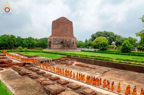 ภาพ No.231107:วันที่ 1 กรกฎาคม พ.ศ. 2568 โครงการบรรพชาสามเณร 300 รูป ถวายเป็นพุทธบูชา  วันอาสาฬหบูชา ณ จุดกำเนิดพระรัตนตรัย  ต้นแหล่งธัมมจักกัปปวัตตนสูตร เมืองพาราณสี  สารนาถ ประเทศอินเดีย