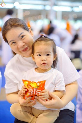 ภาพ No.243543:วันที่ 7 กันยายน พ.ศ. 2568 พิธีตักบาตร ข้าวสารอาหารแห้ง ในวันครูผู้ค้นพบวิชชาธรรมกาย ณ บ้านแก้วเรือนทองคุณยายฯ สภาธรรมกายสากล วัดพระธรรมกาย