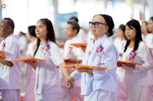 ภาพ No.240759:วันพุธที่ 27 สิงหาคม พ.ศ. 2568 พิธีทอดผ้าป่าเพื่อสร้างอาคาร  82 ปี หลวงพ่อธัมมชโย สมทบกฐินวัดพระธรรมกาย และกฐิน 30,000 วัดทั่วประเทศ ครั้งที่ 1