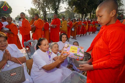 ภาพ No.208718:ตักบาตรพระ 1,743 รูป ครบรอบ 743 ปี นครน่าน ถวายเป็นพุทธบูชา น้อมบุญกุศลอุทิศให้บรรพบุรุษ วันอาทิตย์ ที่ 16 กุมภาพันธ์ พ.ศ. 2568 ณ ถนนคนเดินข่วงเมืองน่าน ต.ในเวียง อ.เมือง จ.น่าน