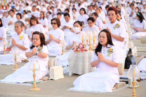 ภาพ No.122039:พิธีจุดประทีปถวายเป็นพุทธบูชา และบูชาธรรมมหาปูชนียาจารย์ พระมงคลเทพมุนี(สด จนฺทสโร) ในโครงการธรรมยาตรา กตัญญูบูชา มหาปูชนียาจารย์ พระมงคลเทพมุนี(สด จนฺทสโร) พระผู้ปราบมาร อนุสรณ์สถาน 7 แห่ง ปีที่ 12 วันที่ 31 มกราคม พ.ศ. 2567 ณ วัดพระธรรมกาย จ.ปทุมธานี