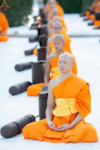 ภาพ No.186990:พระธรรมยาตราปฏิบัติธรรม และถ่ายภาพหมู่ประวัติศาสตร์ ปีที่ 13 ณ ลานทิศตะวันออก มหาวิหารพระมงคลเทพมุนี วัดพระธรรมกาย จ.ปทุมธานี วันเสาร์ที่ 28 ธันวาคม พ.ศ. 2567