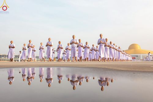 ภาพ No.217016:วันเสาร์ที่ 12 เมษายน พ.ศ. 2568 พิธีเวียนประทักษิณรอบพระมหาธรรมกายเจดีย์  พิธีวันทาเจดีย์ พิธีขอขมาและมอบผ้าไตร ในโครงการอุปสมบทหมู่ บูชาธรรมหลวงพ่อธัมมชโย, โครงการธรรมทายาท ระดับอุดมศึกษา รุ่นที่ 52 ,  โครงการบวชพระนานาชาติ AEC & WAB CEO รุ่นที่ 4 , ณ ว