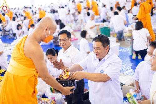 ภาพ No.124490:พิธีตักบาตรในวันมาฆบูชา ณ บ้านแก้วเรือนทองคุณยายฯ วัดพระธรรมกาย จ.ปทุมธานี วันเสาร์ที่ 24 กุมภาพันธ์ พ.ศ. 2567