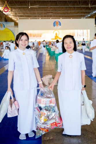 ภาพ No.277060:วันอาทิตย์ที่ 7 ธันวาคม พ.ศ. 2568 พิธีตักบาตรอาทิตย์ต้นเดือน ณ บ้านแก้วเรือนทองคุณยายฯ วัดพระธรรมกาย