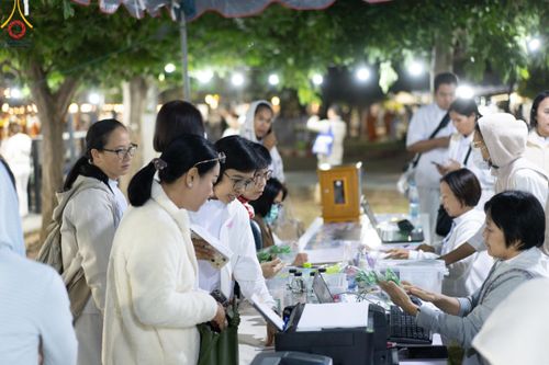 ภาพ No.185639:V.47 เบื้องหลังของเบื้องหน้า งานตักบาตรพระ 10,000 รูป ณ จ.กาญจนบุรี วันที่ 20-21 ธันวาคม พ.ศ. 2567