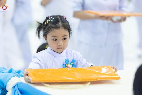 ภาพ No.99854:พิธีทอดผ้าป่า ต้นสมบัติจักรพรรดิ ในวันอาทิตย์ที่ 3 ธันวาคม พ.ศ. 2566 ณ สภาธรรมกายสากล วัดพระธรรมกาย จ.ปทุมธานี