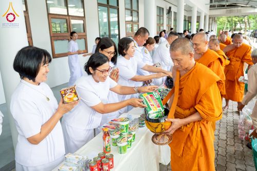 ภาพ No.227148:วันอังคารที่ 3 มิถุนายน พ.ศ. 2568 นายอำเภอคลองหลวง นำพสกนิกรรวมใจภักดิ์ สมเด็จพระนางเจ้าฯ พระบรมราชินี เนื่องในโอกาสวันเฉลิมพระชนมพรรษา ณ อาคารปลูกศรัทธา 2 วัดพระธรรมกาย อ.คลองหลวง จ.ปทุมธานี