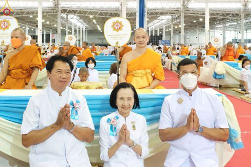 ภาพ No.85428:พิธีถวายมหาสังฆทานคณะสงฆ์ 2000 กว่าวัดทั่วประเทศปีที่ 23, พิธีถวายไทยธรรมคณะสงฆ์ 323 วัด 4 จังหวัดชายแดนภาคใต้, พิธีมอบปัจจัยช่วยเหลือครู 4 จังหวัดชายแดนภาคใต้ ณ สภาธรรมกายสากล วัดพระธรรมกาย ในวันสมาธิโลก อาทิตย์ที่ 6 สิงหาคม พ.ศ. 2566