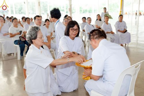 ภาพ No.223214:วันที่ 2 -10 พฤษภาคม พ.ศ. 2568 พิธีตัดปอยผม ปลงผม พิธีขอขมาลาอุปสมบทอุทิศชีวิต ของอุบาสก พิสิทธิ์ หมื่นแกล้ว  ณ วัดพระธรรมกาย