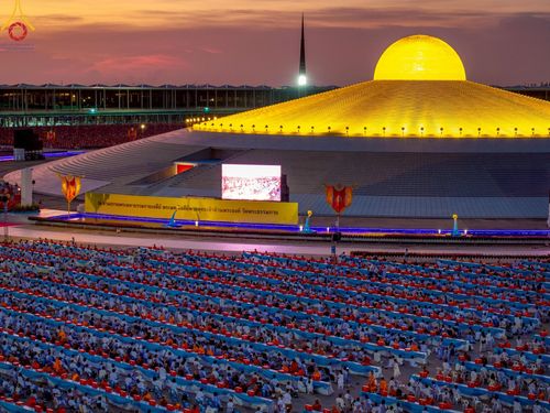 ภาพ No.219644:วันอังคารที่ 22 เมษายน พ.ศ. 2568 พิธีถวายมหาสังฆทานคณะสงฆ์ 40,000 กว่าวัดทั่วประเทศ เนื่องในวันคุ้มครองโลก ณ วัดพระธรรมกาย จ.ปทุมธานี