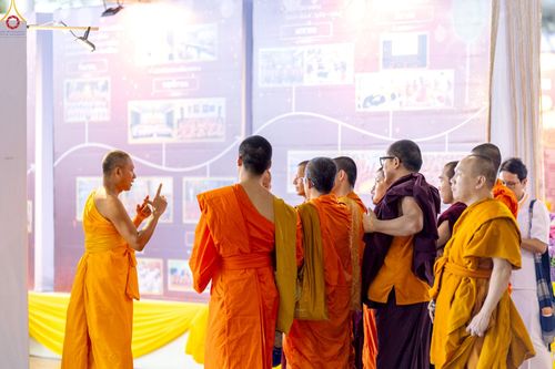 ภาพ No.235999:วันที่ 3 สิงหาคม พ.ศ. 2568 ภาพบรรยากาศ การต้อนรับปฎิสันถาร ของคณะสงฆ์ ในวันสมาธิโลก พิธีถวายมหาสังฆทาน 2,000 กว่าวัด ณ วัดพระธรรมกาย