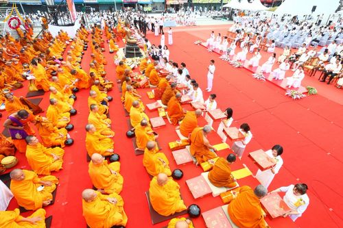 ภาพ No.210342:วันอาทิตย์ที่ 9 มีนาคม พ.ศ. 2568 พ่อเมืองโคราชจัดตักบาตรพระหมื่น ทำบุญเมือง 557 ปี