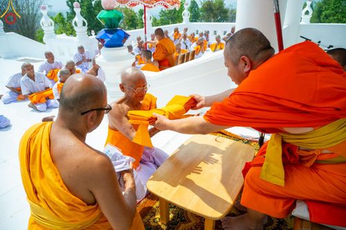 ภาพ No.63067:Photo Story  มหัศจรรย์วัดดงดินแดง Episode 2 โครงการบรรพชาอุปสมบทหมู่ ฟื้นฟูพระพุทธศาสนาทั่วไทย ณ วัดดงดินแดง อ.อมก๋อย จ.เชียงใหม่ วันที่ 3 เมษายน พ.ศ. 2567