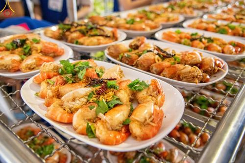 ภาพ No.58884:V.40 ภัตตาหารพระหมื่นวัด เราจัดให้ การปฏิบัติงานของเจ้าหน้าที่และอาสาสมัคร เพื่อรับบุญในการถวายภัตตาหาร แด่คณะสงฆ์ 10,000 กว่าวัดทั่วประเทศ ที่มาร่วมงานวันคุ้มครองโลก จันทร์ที่ 22 เมษายน พ.ศ. 2567 ณ วัดพระธรรมกาย