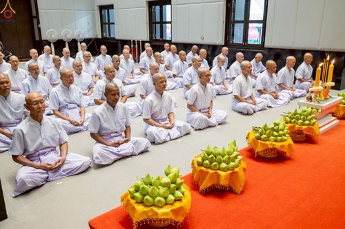 ภาพ No.228924:วันเสาร์ที่ 14 มิถุนายน พ.ศ. 2568 พิธีเวียนประทักษิณ , พิธีขอขมารับผ้าไตร ในโครงการบรรพชาอุปสมบทหมู่ ผู้บริหารรุ่นที่ 15 และ อุดมศึกษา รุ่นที่ 52 ณ โบสถ์พระไตรปิฎก วัดพระธรรมกาย