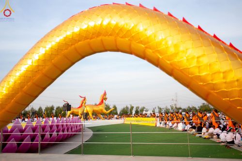 ภาพ No.198200:พิธีต้อนรับพระธรรมยาตรา ณ อนุสรณ์สถานลำดับที่ 5 สถานที่เผยแผ่วิชชาธรรมกายครั้งแรก อนุสรณ์สถานบางปลา วัดบางปลา อำเภอบางเลน จังหวัดนครปฐม ในโครงการธรรมยาตรา กตัญญูบูชา มหาปูชนียาจารย์ พระมงคลเทพมุนี(สด จนฺทสโร) พระผู้ปราบมาร ปีที่ 13 วัน 19 มกราคม พ.ศ.2568