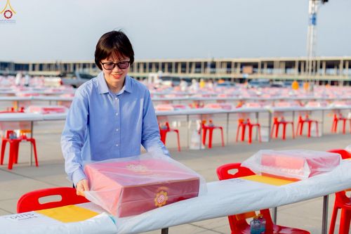 ภาพ No.225121:วันที่ 20 - 27 เมษายน พ.ศ. 2568 "ภาพแห่งความปลื้มที่ไม่มีวันจบ" คณะสงฆ์สามเณร เจ้าหน้าที่ และสาธุชน ร่วมแรงร่วมใจกันเตรียมงานและเก็บงาน เพื่อวันคุ้มครองโลก พิธีถวายมหาสังฆทานคณะสงฆ์ 40,000 กว่าวัดทั่วประเทศ