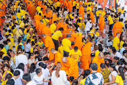 ภาพ No.146508:มหาสังฆทานถวายเป็นพุทธบูชาครั้งยิ่งใหญ่ โครงการทำบุญตักบาตร เพื่อถวายเป็นพระราชกุศล เนื่องในโอกาสมหามงคลเฉลิมพระชนมพรรษา พระบาทสมเด็จพระเจ้าอยู่ห้วฯ ทรงเจริญพระชนมพรรษา 6 รอบ 72 พรรษา