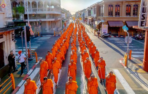 ภาพ No.248784:วันที่ 20 กันยายน พ.ศ. 2568 พิธีอัญเชิญรูปหล่อหลวงปู่วัดปากน้ำ ภาษีเจริญ จากวัดมงคลนิมิตร พระอารามหลวง เพื่อประดิษฐาน ณ วิหารพระมงคลเทพมุนี (สด จนฺทสโร)  ศูนย์ปฏิบัติธรรมภูเก็ต จ.ภูเก็ต