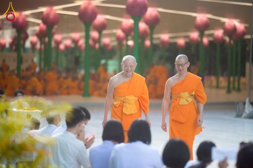 ภาพ No.233210:วันที่ 11 กรกฏาคม พ.ศ. 2568 พิธีอธิษฐานพรรษา ของคณะสงฆ์ ณ โบสถ์พระไตรปิฎก วัดพระธรรมกาย ต.คลองสาม อ.คลองหลวง จ.ปทุมธานี