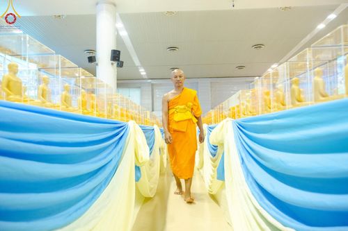 ภาพ No.159542:สัมมนาพิเศษและพิธีมอบองค์พระธรรมกาย 2,000 องค์ ณ ห้องแก้วสารพัดนึก 1 วัดพระธรรมกาย วันอาทิตย์ต้นเดือนที่ 6 ตุลาคม พ.ศ. 2567