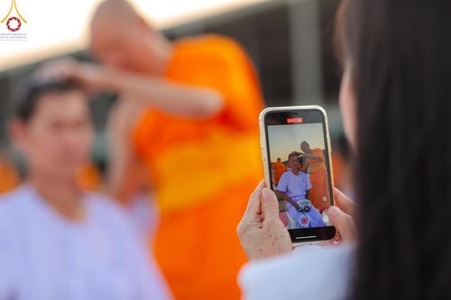 ภาพ No.180061:พิธีปลงผมนาคธรรมทายาท ในโครงการอุปสมบทหมู่ บูชาธรรมมหาปูชนียาจารย์ (ศูนย์อบรมวัดพระธรรมกาย) วันที่ 1 ธันวาคม พ.ศ. 2567 ณ ลานธรรมหารัตนวิหารคด วัดพระธรรมกาย จ.ปทุมธานี