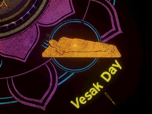 ภาพ No.224027:วันวิสาขบูชา วันอาทิตย์ที่ 11 พฤษภาคม พ.ศ. 2568 พิธีจุดวิสาขประทีป ,  พิธีเวียนประทักษิณรอบพระมหาธรรมกายเจดีย์ , พิธีฉลองชัยสวดมนต์บทธัมมจักกัปปวัตตนสูตร ครบ 7,357,000,000 จบ ณ มหารัตนวิหารคด วัดพระธรรมกาย