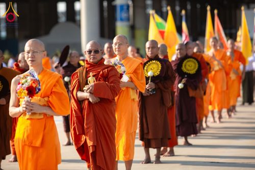 ภาพ No.209705:วันอาทิตย์ที่ 2 มีนาคม พ.ศ. 2568 พิธีภาคบ่าย สัมมนาพิเศษ, ปฏิบัติธรรม พิธีรับมอบพระบรมสารีริกธาตุ ณ สภาธรรมกายสากล วัดพระธรรมกาย