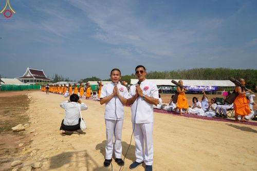 ภาพ No.130069:V.34 เพื่อธรรมเพื่อบางกล่ำ การรับบุญของเจ้าหน้าที่หน่วยงานต่างๆ  เพื่องานธรรมยาตราอัญเชิญพระบรมสารีริกธาตุ ประดิษฐาน ณ มหารัตนเจดีย์สิริปทุมสวรรค์ (เจดีย์อริยพุทธะ 5 พระองค์) ณ ศูนย์ปฏิบัติธรรมภาคใต้ อ.บางกล่ำ จ.สงขลา ระหว่างวันที่ 9-10 มีนาคม พ.ศ. 2567