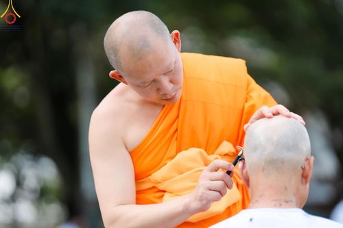 ภาพ No.147492:พิธีตัดปอยผม ขอขมา มอบบาตร ผ้าไตร โครงการปฐมอุปสมบท สมโภชอุโบสถ บูชาธรรม 80 ปี หลวงพ่อธัมมชโย ณ วัดพระธรรมกายโทชิหงิ ประเทศญี่ปุ่น วันพฤหัสบดีที่ 8 สิงหาคม พ.ศ. 2567