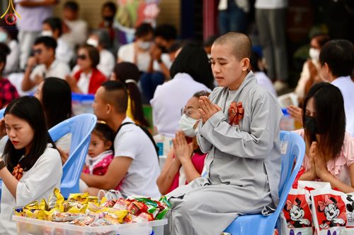 ภาพ No.126108:พิธีทำบุญเมืองนครราชสีมา ฉลอง 556 ปี ตักบาตรพระ 10,000 รูป ในวันเสาร์ที่ 2 มีนาคม พ.ศ.2567 ณ อนุสาวรีย์ท้าวสุรนารี จ.นครราชสีมา จัดโดย คณะสงฆ์จังหวัดนครราชสีมา ร่วมกับสำนักงานจังหวัดนครราชสีมา