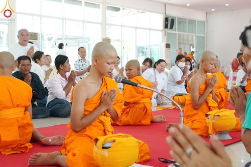 ภาพ No.134908:พิธีตัดปอยผม พิธีขอขมารับผ้าไตร พิธีบรรพชา และพิธีถวายบาตร ในโครงการบรรพชาสามเณร ฟื้นฟูพระพุทธศาสนาทั่วไทย  ณ ศูนย์ปฏิบัติธรรมและศูนย์อบรมเยาวชนเพชรบุรี ต.ท่าแลง อ.ท่ายาง จ.เพชรบุรี