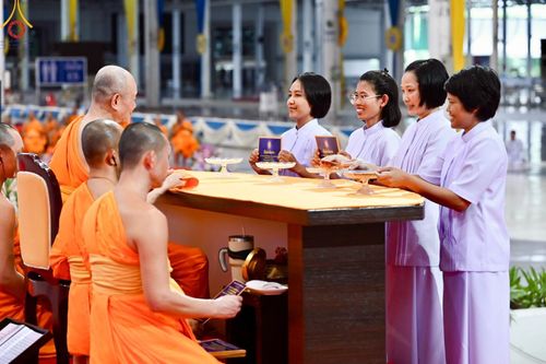 ภาพ No.153261:พิธีมุทิตาสักการะ พระภิกษุ-สามเณร ผู้สอบไล่ได้เปรียญธรรม ประโยค 1-2 ถึงประโยค ป.ธ.9 และบาลีศึกษา ประโยค1-2 ถึง บ.ศ.9 , พิธีมอบดวงแก้วสามเณรผู้ทรงบาลีไวยากรณ์ วัดพระธรรมกาย และ ศูนย์ส่งเสริมศีลธรรมในประเทศและต่างประเทศ วันอาทิตย์ที่ 8 กันยายน พ.ศ.2567