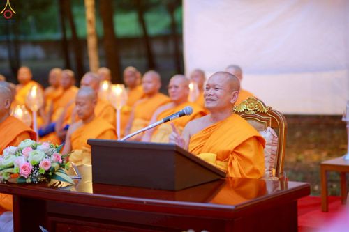 ภาพ No.238411:วันเสาร์ที่ 9 สิงหาคม พ.ศ. 2568 พิธีกลั่นแผ่นดิน โปรยทราย และจุดประทีปถวายเป็นพุทธบูชา จ.ระยอง สถาปนาองค์พระเจดีย์เพื่อสร้างสันติภาพโลก ณ ศูนย์ปฏิบัติธรรมระยอง(บ้านช่องลม) ต.บางบุตร อ.บ้านค่าย จ.ระยอง