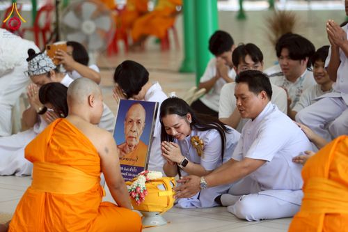 ภาพ No.244848:วันเสาร์ที่ 6 กันยายน พ.ศ. 2568 พิธีถวายบาตร บรรพชา อุปสมบทของนาคธรรมทายาท โครงการอุปสมบทหมู่บูชาธรรมครบรอบ 108 ปี  วันครูผู้ค้นพบวิชชาธรรมกาย ณ โบสถ์พระไตรปิฎก วัดพระธรรมกาย