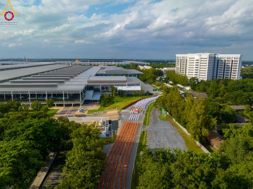 ภาพ No.89072:พิธีอัญเชิญรูปหล่อทองคำ  คุณยายอาจารย์มหารัตนอุบาสิกาจันทร์ ขนนกยูง เพื่อประดิษฐาน ณ มหาวิหารคุณยายอาจารย์ฯ เนื่องในวันครูผู้ค้นพบวิชชาธรรมกาย วันศุกร์ที่ 29 กันยายน พ.ศ. 2566