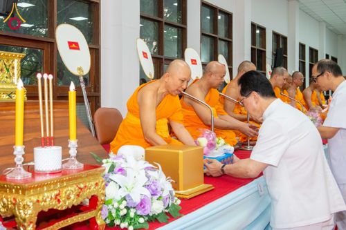 ภาพ No.315363:วันอังคารที่ 24 มีนาคม พ.ศ. 2569 พิธีบำเพ็ญกุศล คุณพ่อณรงค์ จินตมากุล  สิริอายุ 99 ปี 11 เดือน โยมบิดา พระครูปลัดรัตนวีรวัฒน์ (รังสฤษดิ์ อิทฺธิจินตโก) ที่ปรึกษาเจ้าคณะจังหวัดปทุมธานี เจ้าอาวาสวัดพระธรรมกาย  ณ ห้องปลูกศรัทธา 2 วัดพระธรรมกาย ปทุมธานี