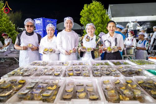 ภาพ No.288788:วันที่ 6 มกราคม พ.ศ. 2569 พิธีถวายภัตตาหารเป็นสังฆทาน แด่พระธรรมยาตรา ในโครงการธรรมยาตรา กตัญญูบูชา มหาปูชนียาจารย์ พระมงคลเทพมุนี(สด จนฺทสโร) พระผู้ปราบมาร อนุสรณ์สถาน 7 แห่ง ปีที่ 14 ณ อนุสรณ์สถานมหาวิหารพระมงคลเทพมุนี (โลตัสแลนด์) อ.สองพี่น้อง จ.สุพรร