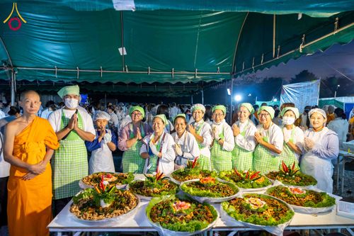 ภาพ No.301744:วันที่ 24 มกราคม พ.ศ. 2569 พิธีถวายภัตตาหารเป็นสังฆทาน แด่พระธรรมยาตรา ณ อนุสรณ์สถานบางปลา วัดบางปลา อำเภอบางเลน จังหวัดนครปฐม ในโครงการธรรมยาตรา กตัญญูบูชา มหาปูชนียาจารย์ พระมงคลเทพมุนี(สด จนฺทสโร) พระผู้ปราบมาร อนุสรณ์สถาน 7 แห่ง ปีที่ 14