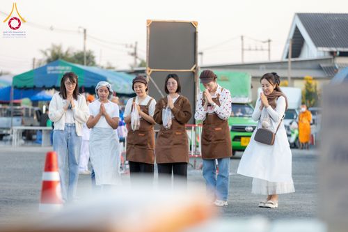 ภาพ No.290824:วันที่ 9 มกราคม พ.ศ. 2569 พิธีถวายภัตตาหารเป็นสังฆทาน แด่พระธรรมยาตรา ณ อนุสรณ์สถานคลองบางนางแท่น อ.สามพราน จ.นครปฐม ในโครงการธรรมยาตรา กตัญญูบูชา มหาปูชนียาจารย์ พระมงคลเทพมุนี(สด จนฺทสโร) พระผู้ปราบมาร อนุสรณ์สถาน 7 แห่ง ปีที่ 14