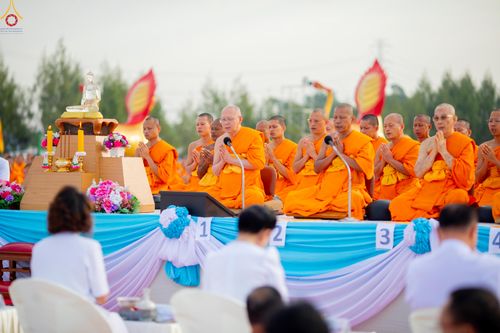 ภาพ No.302577:วันที่ 24 มกราคม พ.ศ. 2569 พิธีตักบาตรพระธรรมยาตรา(ภาพชุดที่ 2) ณ อนุสรณ์สถานลำดับที่ 5 สถานที่เผยแผ่วิชชาธรรมกายครั้งแรก อนุสรณ์สถานบางปลา วัดบางปลา อำเภอบางเลน จังหวัดนครปฐม ในโครงการธรรมยาตรา กตัญญูบูชา มหาปูชนียาจารย์ พระมงคลเทพมุนี(สด จนฺทสโร) พระผู